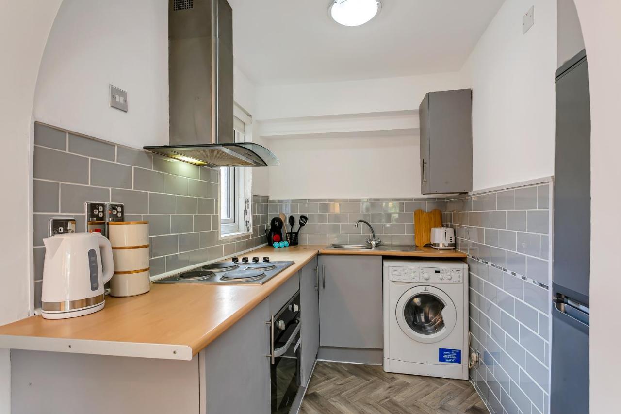 Aryas Apartments London Edgware ภายนอก รูปภาพ