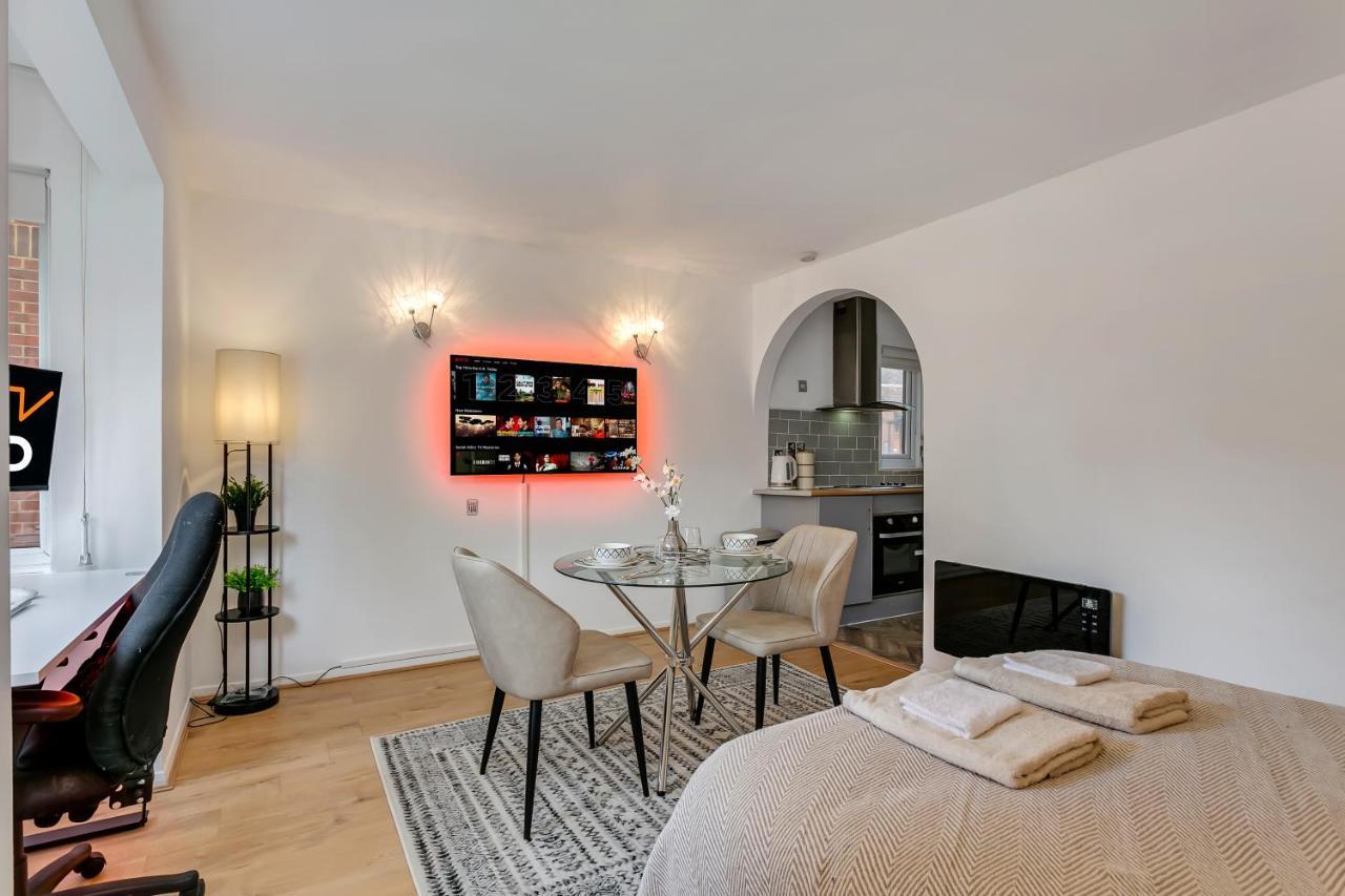 Aryas Apartments London Edgware ภายนอก รูปภาพ