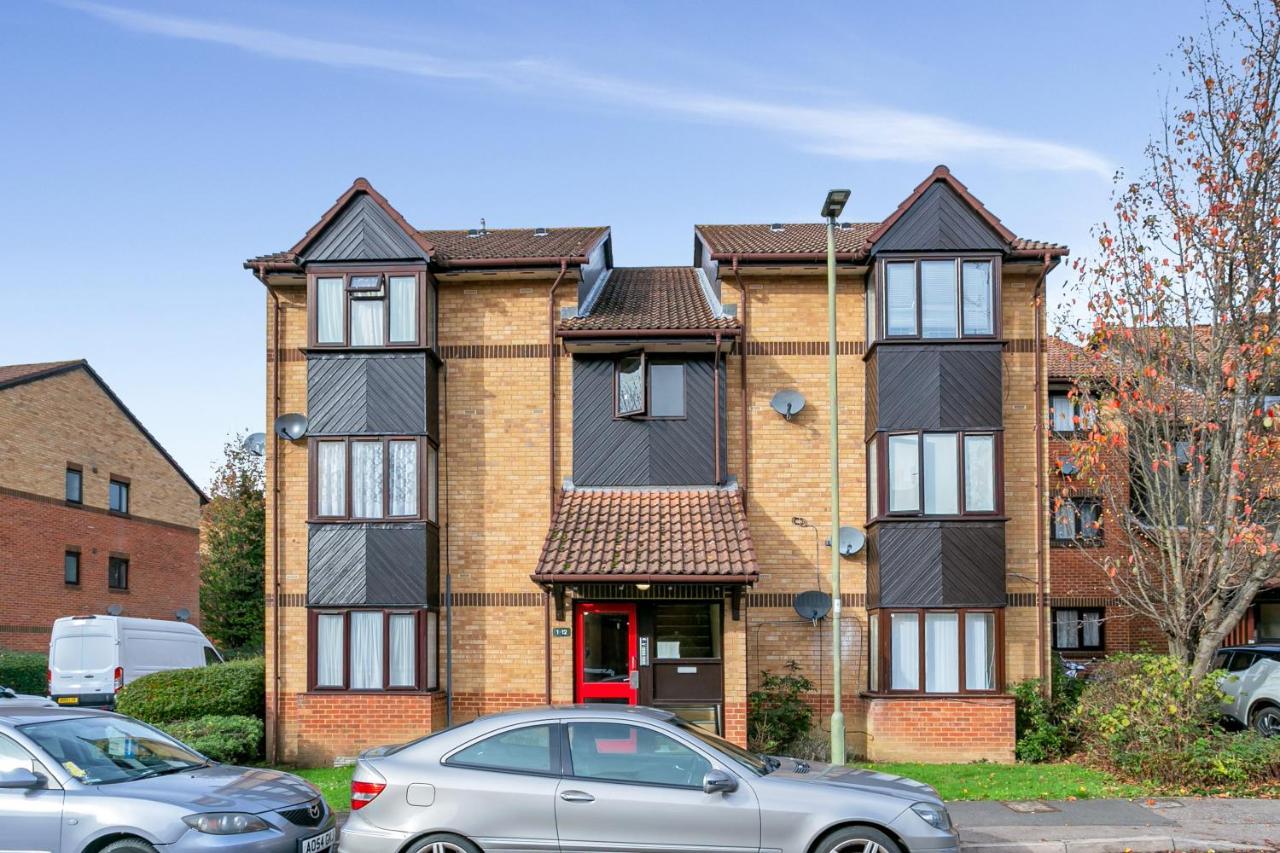Aryas Apartments London Edgware ภายนอก รูปภาพ
